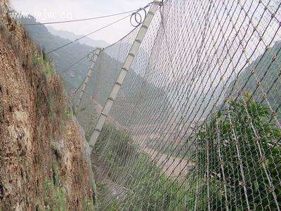 落石防護(hù)網(wǎng)防護(hù)系統(tǒng)的特殊性能 落石防護(hù)網(wǎng)防護(hù)系統(tǒng)的特殊性能