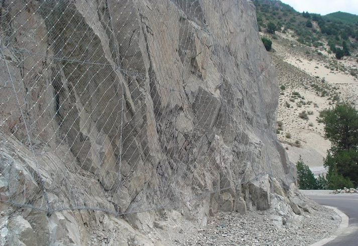 落石防護(hù)網(wǎng)防護(hù)系統(tǒng)的特殊性能 落石防護(hù)網(wǎng)防護(hù)系統(tǒng)的特殊性能