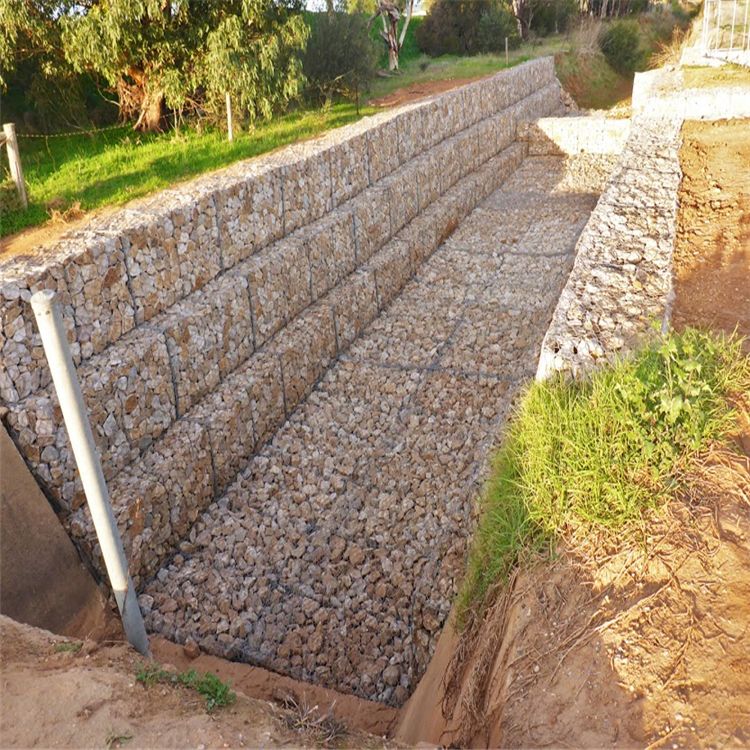 鉛絲石籠網(wǎng)的使用為何越來(lái)越頻繁 鉛絲石籠網(wǎng)的使用為何越來(lái)越頻繁