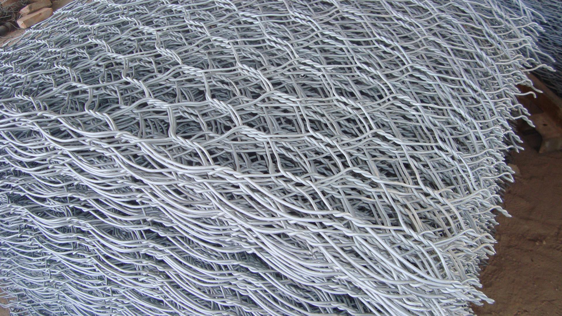 鉛絲石籠網(wǎng)防護優(yōu)勢特點是什么 鉛絲石籠網(wǎng)防護優(yōu)勢特點是什么