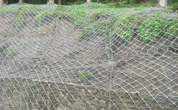 落石防護(hù)網(wǎng)邊坡防護(hù)的具體體現(xiàn) 落石防護(hù)網(wǎng)邊坡防護(hù)的具體體現(xiàn)