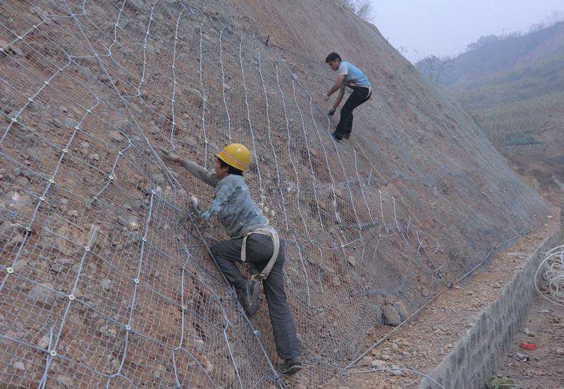 落石防護(hù)網(wǎng)邊坡防護(hù)的具體體現(xiàn) 落石防護(hù)網(wǎng)邊坡防護(hù)的具體體現(xiàn)