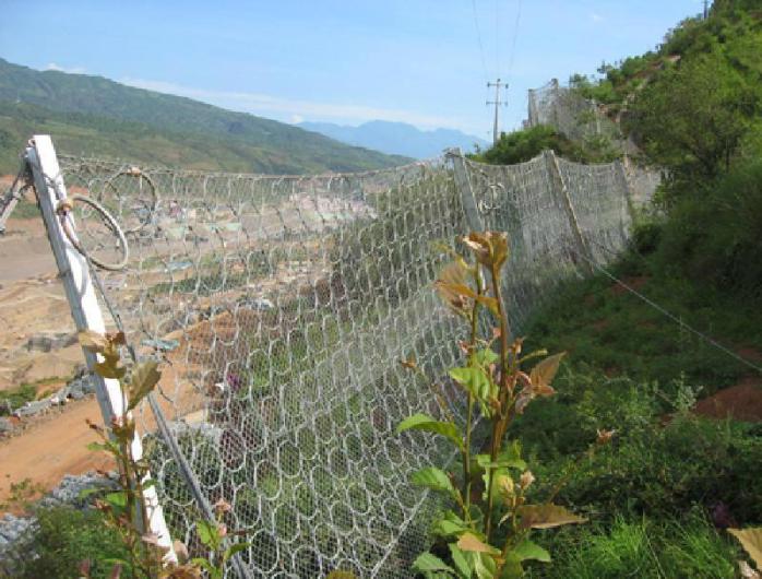 邊坡落石防護網(wǎng)后期如何防護使用 邊坡落石防護網(wǎng)后期如何防護使用