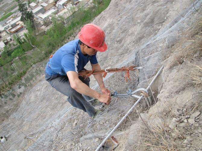 邊坡落石防護網(wǎng)后期如何防護使用 邊坡落石防護網(wǎng)后期如何防護使用