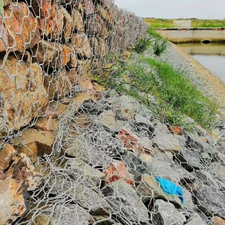 鉛絲石籠網(wǎng)選擇過(guò)程中需要考慮哪些因素