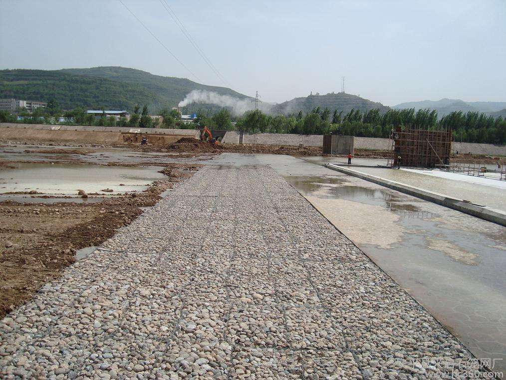 雷諾護(hù)墊防護(hù)過程中的優(yōu)勢特點的體現(xiàn) 雷諾護(hù)墊防護(hù)過程中的優(yōu)勢特點的體現(xiàn)