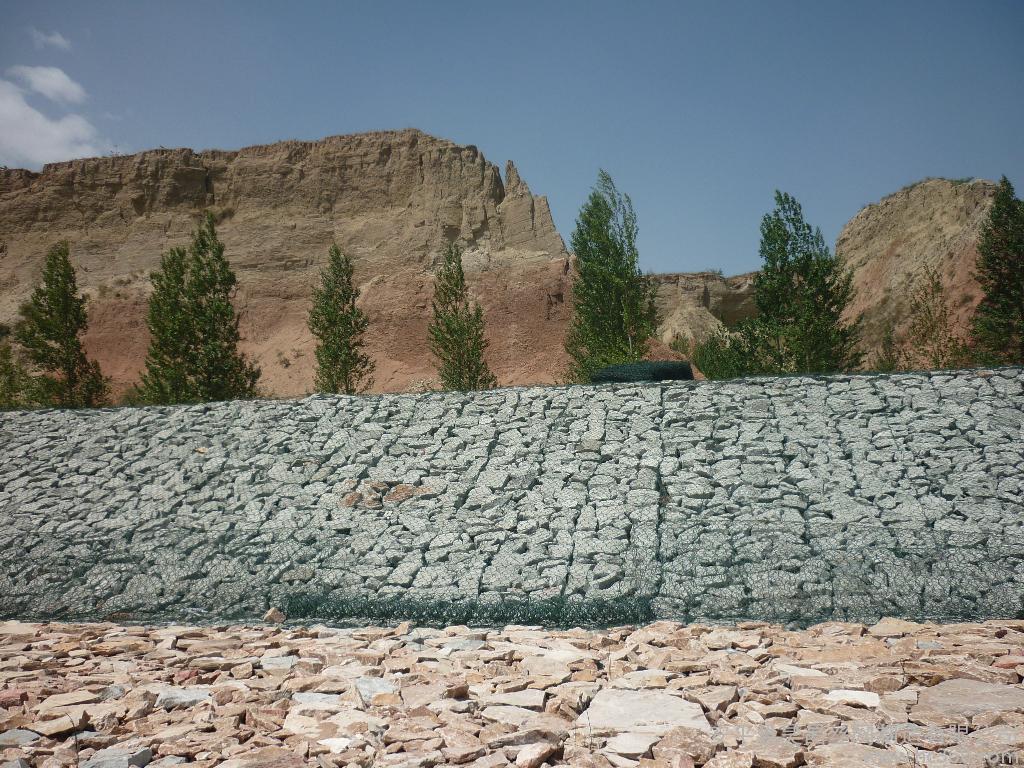 鉛絲石籠網(wǎng)的具體施工方法 鉛絲石籠網(wǎng)的具體施工方法